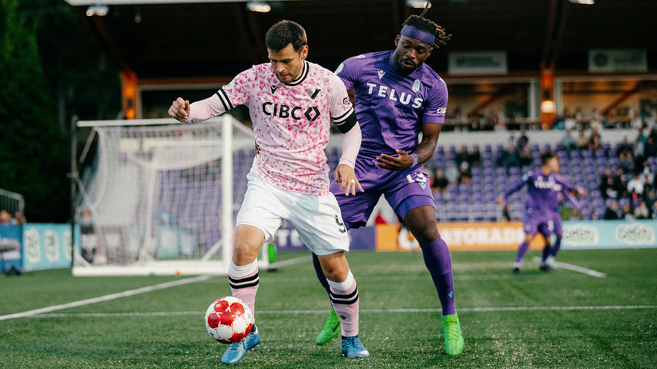 Kunle Dada-Luke (right) battling for the ball against Vancouver FC's Alejandro D&iacute;az (Photo credit: Beau Chevalier / Vancouver FC)