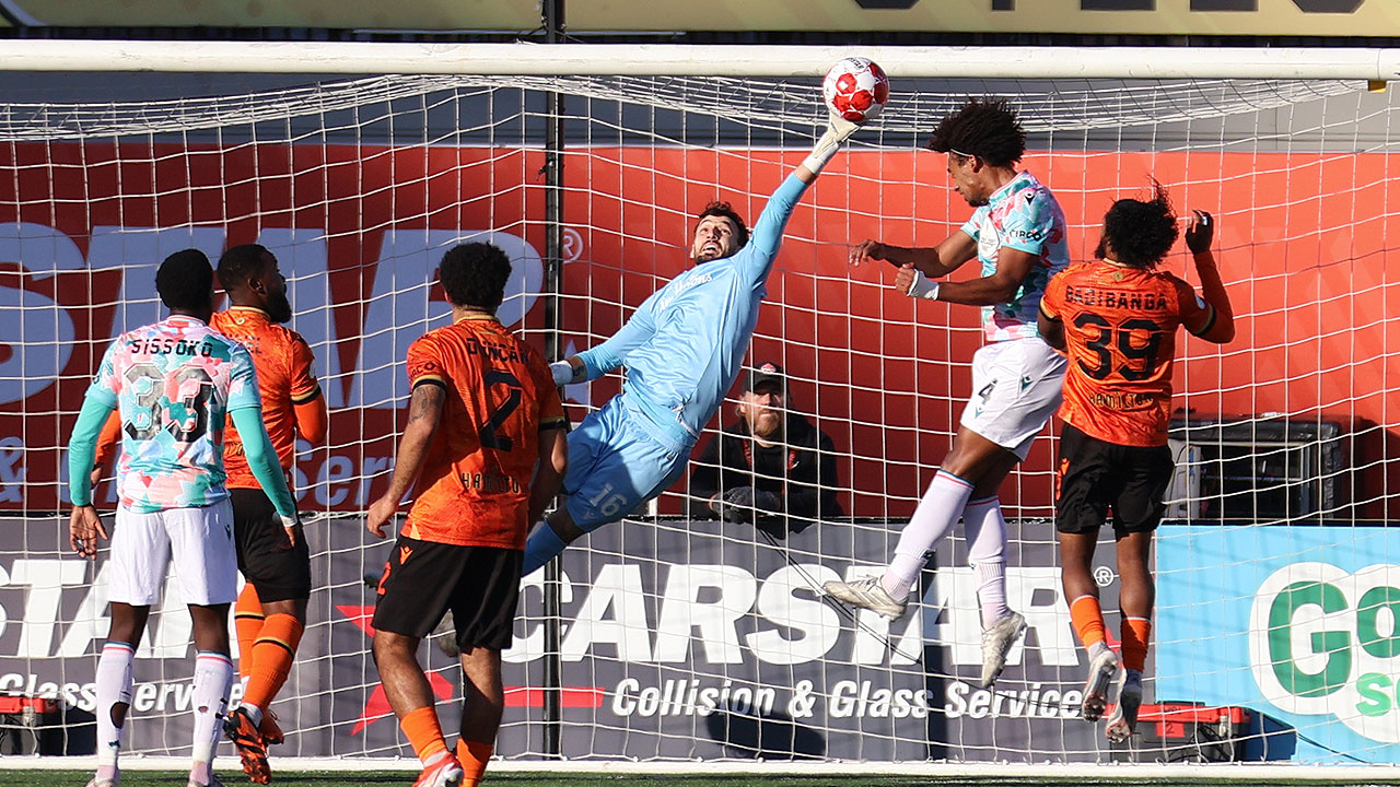 Jassem Koleilat makes a save against Atlético Ottawa in the 2024 CPL playoffs on November 2, 2024 (Photo credit: Thiago Szwarc / TrueNorthFoot)