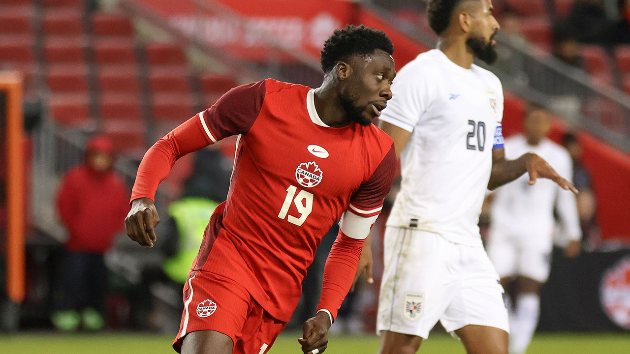 Alphonso Davies in action for the CanMNT against Panama in 2024 (Photo credit: Thiago Szwarc / TrueNorthFoot)