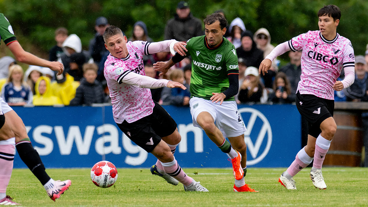Vancouver FC and Cavalry featured in the Canadian Premier League's first-ever "On Tour" match in Kelowna, BC (Marissa Baecker/Shoot the Breeze)